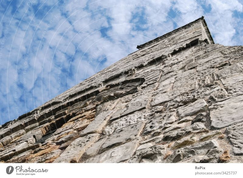 Fassade von St. Andrews Abbey. Elgin Tür Mauer scotland Wand Park church Natursteinmauer door Gebäude Ruine Geschichte historic Eisen alt antik Mauerwerk