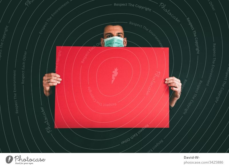 Coronavirus Hinweisschild Atemschutzmaske Mann Achtung Gefahr Virus Mundschutz Schützen hinweisend Infektion Gesundheit Infektionsgefahr Ansteckend Angst Seuche