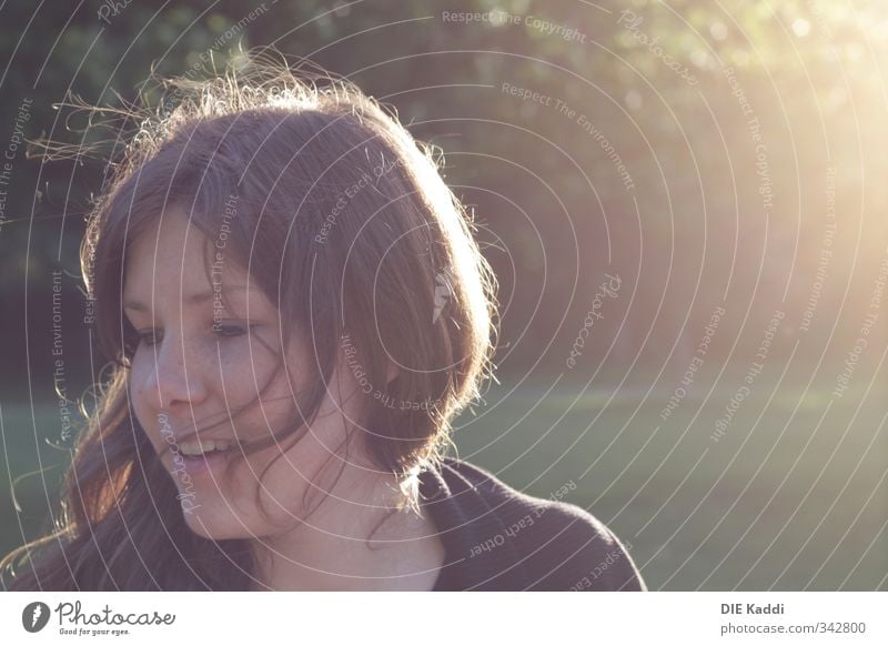 her life is now Mensch feminin Junge Frau Jugendliche Leben Haare & Frisuren Gesicht 1 18-30 Jahre Erwachsene Umwelt Sonnenlicht Sommer Schönes Wetter Wiese