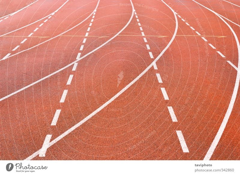 Laufbahn Spielen Sport Joggen Stadion Rennbahn rennen Fitness rot weiß Beginn Konkurrenz Bahn Schlacke Linien beige Athlet Sprint Feld sportlich Fahrspur