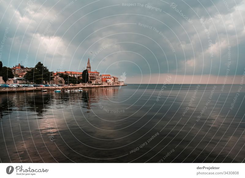 Rovinj in Istrien Zentralperspektive Kontrast Schatten Licht Textfreiraum oben Textfreiraum rechts Textfreiraum links Gedeckte Farben entdecken Kroatien