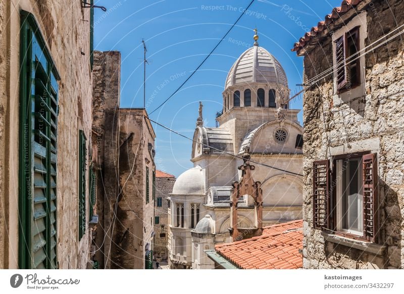 Kroatien, Stadt Sibenik, Panoramablick auf die Altstadt und die St. Jakobus-Kathedrale, wichtigstes Architekturdenkmal der Renaissance in Kroatien, UNESCO-Weltkulturerbe