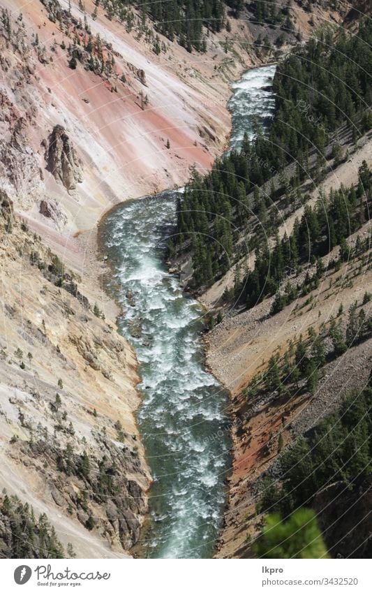 yellowstone nationalpark die natur Wyoming Wunder Feiertag Szene heiß Ausflugsziel Ruhm Landschaft treu Berge u. Gebirge amerika Ansicht reisen Wasser Natur