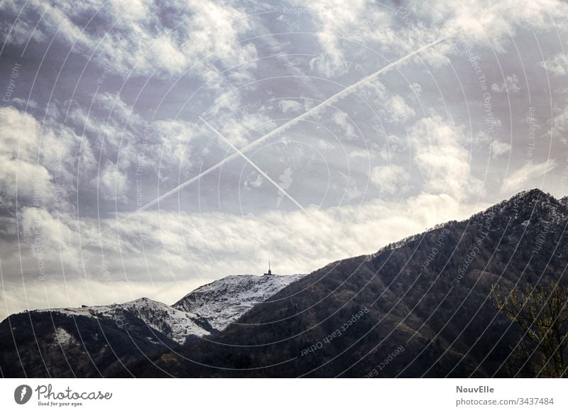 Unterwegs in der Schweiz verzasca Tessin wandern Natur draußen Herbst Winter Himmel Wolken Berge