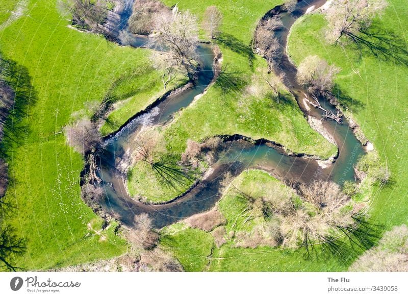 Flussschleifen Wurmtal Sträucher Bach Farbfoto natürlich Schatten den Weg frei machen verirrt Tag Sonnenlicht Frühling ursprünglich natürliche Schönheit