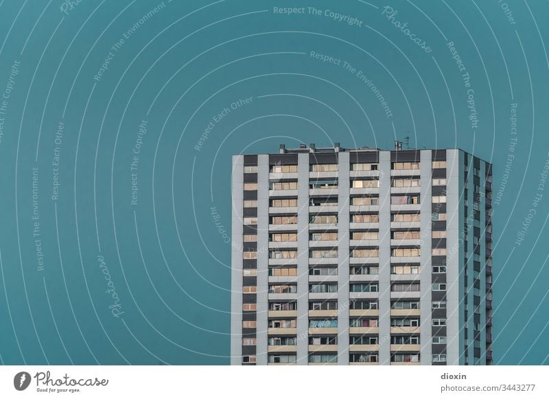 Geschosswohnungsbau [2] Ludwigshafen Deutschland Rheinland-Pfalz Häusliches Leben eckig Menschenleer Himmel Haus Tag grau trist Beton Wohnung urban stadtbild