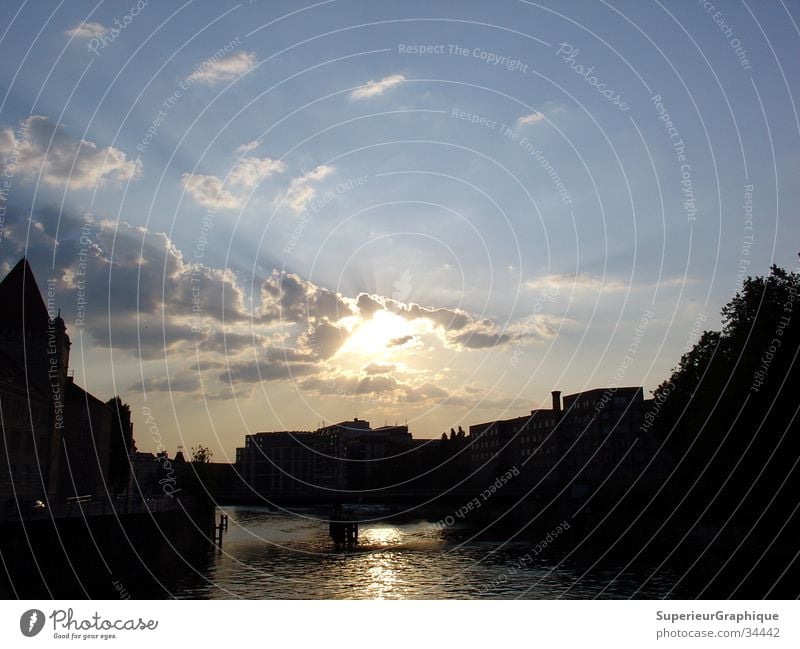 sunset in mitte Sonnenuntergang Wolken Haus Spree Wasser Himmel Berlin Beleuchtung