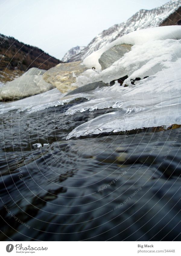 Gebirgsbach im Winter Bach Berge u. Gebirge Fluss Eis Schnee Stein