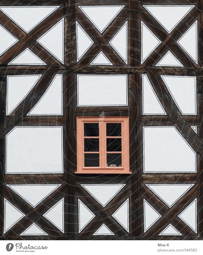 Vom Fach Häusliches Leben Wohnung Altstadt Haus Mauer Wand Fassade Fenster alt Restauration Fachwerkfassade Fachwerkhaus xxx Farbfoto Außenaufnahme Muster