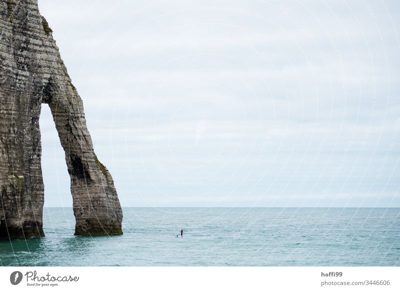 Rock mit SUP im Anflug Felsküste Felsenbirne Berghang Aussicht Landschaft Panorama (Aussicht) Himmel Ferien & Urlaub & Reisen Tourismus Ferne Reisefotografie