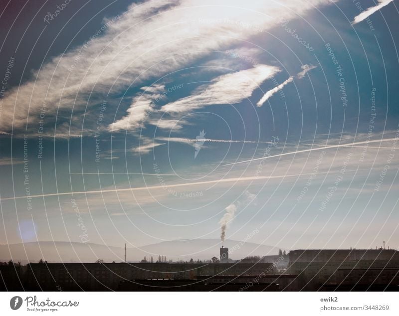 Wölkchen Bautzen Silhouette Rurm Schornstein Esse Rauchwolke Emission Himmel Wolken Sonnenlicht Gegenlicht leuchten strahlen Berge Horizont Lausitzer Bergland