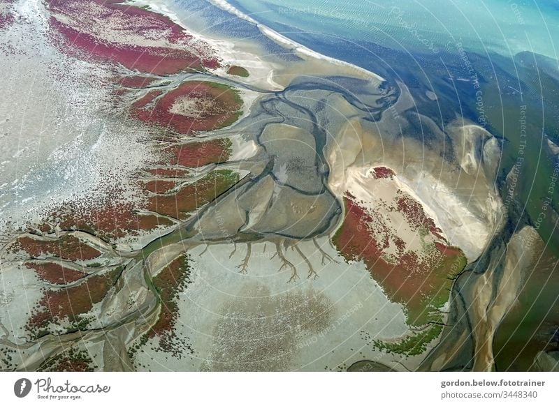 Farbenspiel, die Wüste von Oben Natur Farbfoto Tageslicht Vogelsperpektive Farben:blautöne braun weiß lila grau grün menschenleer Flüsse