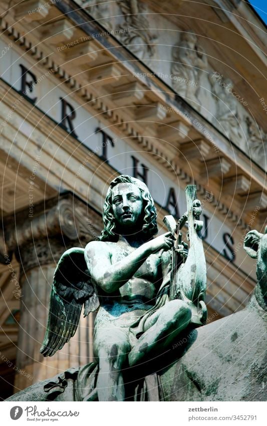 Bacchus auf dem Panther vor dem Konzerthaus architektur außen berlin city frühjahr frühling gendarmenmarkt hauptstadt innenstadt klassizismus konzerthaus