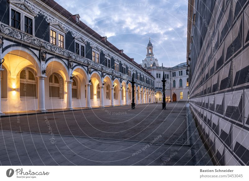 Stallhof Dresden, Sachsen, Deutschland grünes gewölbe Fenster Fassade Froschperspektive Tourismus Reisefotografie Elbufer Residenzschloss Klassik Hauptstadt