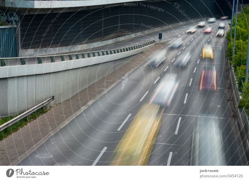 hier riecht's doch nach ... Abgasnorm Bewegungsunschärfe Langzeitbelichtung Gedeckte Farben utopisch Autobahnausfahrt Kolonne Geschwindigkeit PKW Berufsverkehr