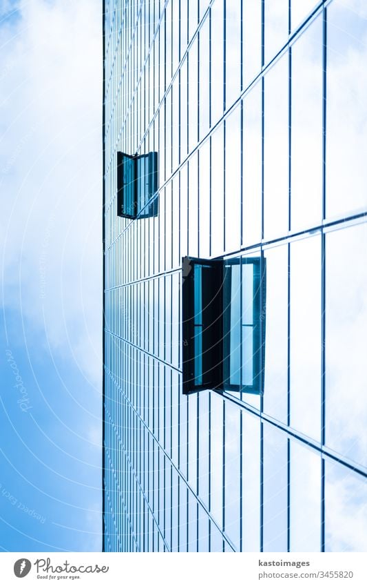 Moderne Fassade aus Glas und Stahl. Hintergrund Himmel Cloud Wolkenkratzer abstrakt Wirtschaft Architektur Grundbesitz blau wirtschaftlich Büro Konstruktion