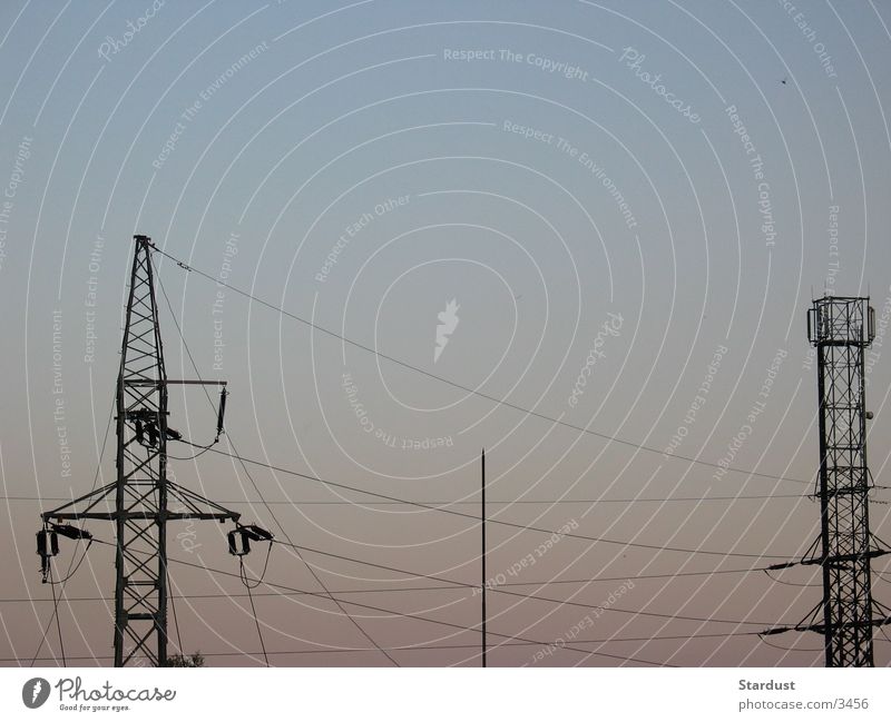 Spannung liegt in der Luft Elektrizität Strommast Dämmerung Elektrisches Gerät Technik & Technologie