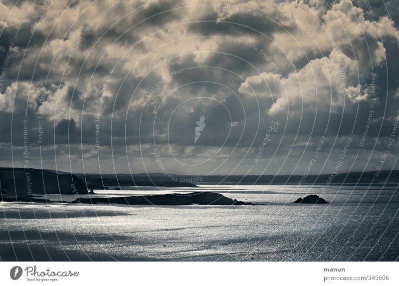 Dunkelwetter Natur Landschaft Urelemente Wolken Gewitterwolken schlechtes Wetter Unwetter Küste Bucht Riff Meer Insel bedrohlich dunkel Fernweh