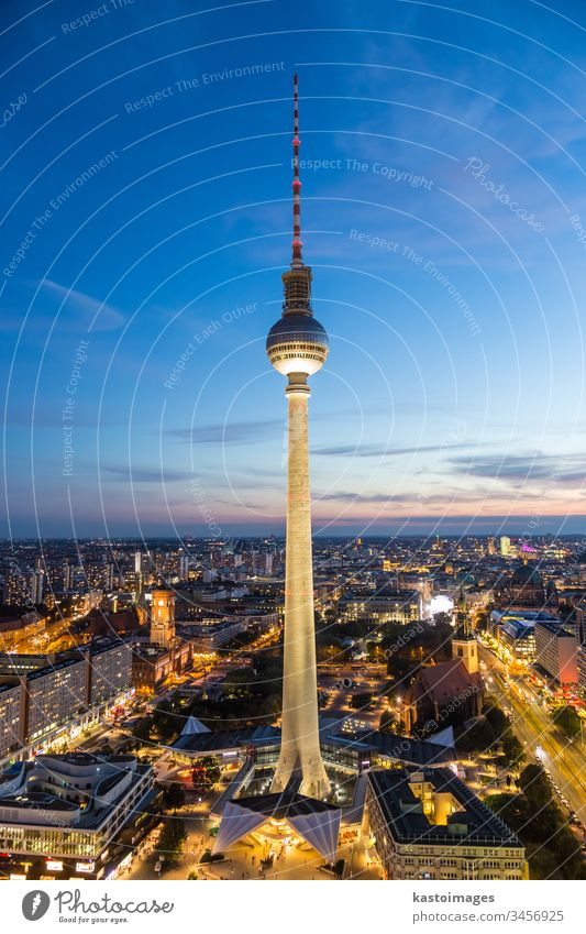 Panoramablick auf Berlin, Deutschland. Alexanderplatz mitte Turm Großstadt blau Europa urban reisen Tourist Hintergrund capitol Fernsehturm retro malerisch