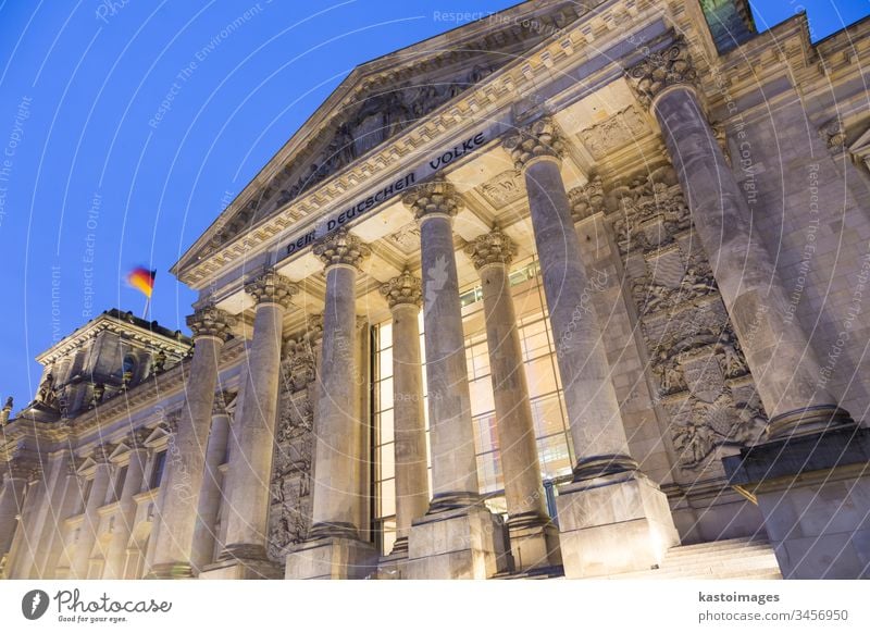 Berühmtes Reichstagsgebäude, Sitz des Deutschen Bundestages, Bezirk Berlin Mitte, Deutschland. Deutscher Bundestag Parlament bundestag Politik Architektur