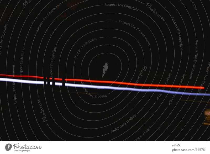 streifzüge Streifen rot weiß Rücklicht Langzeitbelichtung PKW Scheinwerfer vorderlicht vorbeirauschen