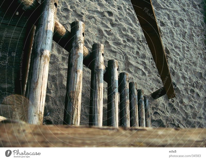 Holztreppe im Sand Spielplatz braun Freizeit & Hobby Treppe Baugerüst Klettern