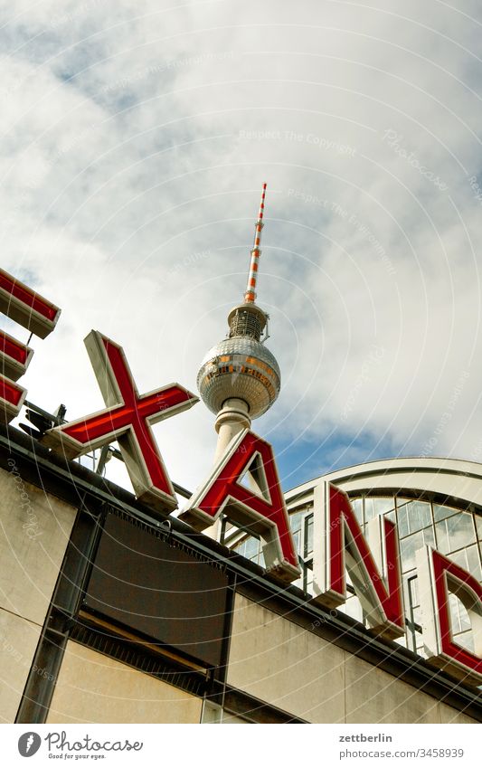 Bahnhof Berlin-Alexanderplatz alex alexanderplatz architektur außen berlin city fernsehturm frühjahr frühling hauptstadt haus innenstadt menschenleer