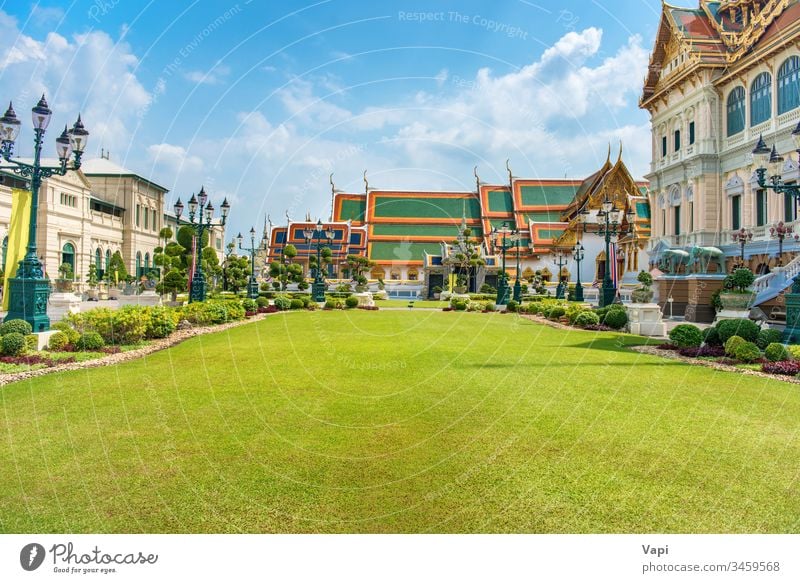 Grand-Palace-Komplex in Bangkok Thailand Palast herrschaftlich Architektur Asien Thron Saal Wahrzeichen prasat maha Rasen antik traditionell Buddhismus Religion