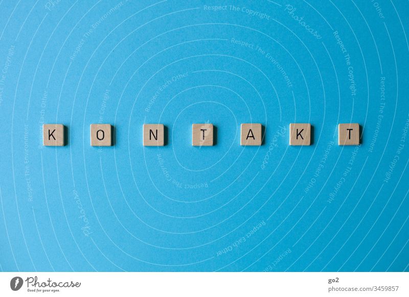 K O N T A K T los Kommunikation Kommunizieren Kontakt kontaktlos Typographie Typography Scrabble Buchstaben sprechen Sprache Business Schriftzeichen Wort