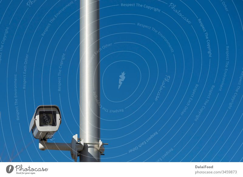 Quarantäne, zu Hause bleiben, Niemand darf hinausgehen Hintergrund Biogefährdung Gebäude Fotokamera cctv Kontrolle Korona Coronavirus covid-19 Verbrechen Seuche