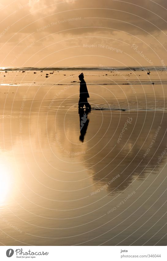 Kenianische Morgensonne Mann Erwachsene Natur Landschaft Himmel Sommer Wärme Meer entdecken Zufriedenheit Vorsicht Gelassenheit ruhig Glaube Traurigkeit