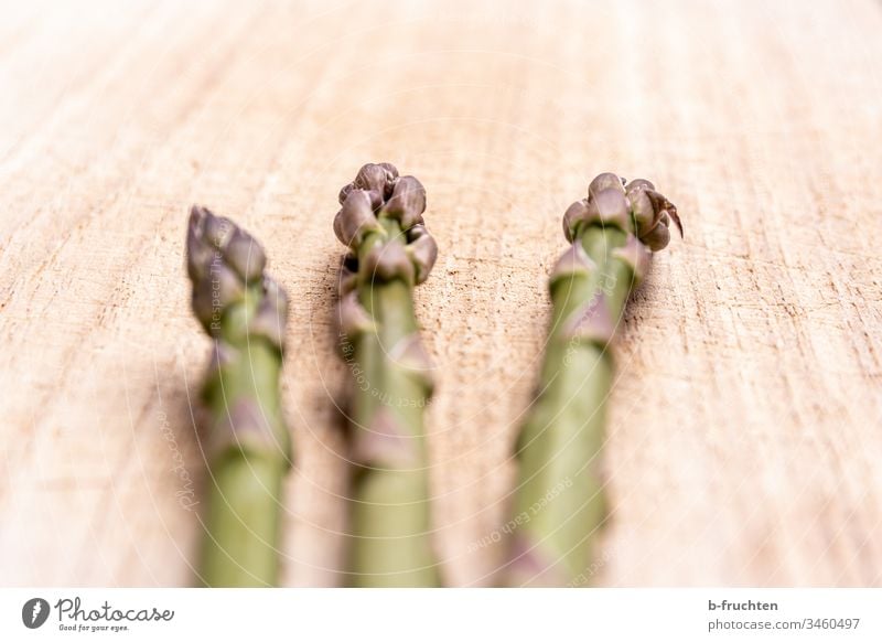 Grüne Spargelspitzen Gemüse Bioprodukte Vegetarische Ernährung Gesunde Ernährung Gesundheit frisch lecker Spargelzeit Nahaufnahme Spargelkopf Farbfoto grün Diät