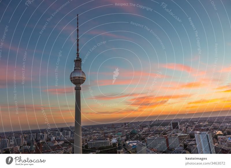 Panoramablick auf Berlin, Deutschland. Alexanderplatz mitte Turm Großstadt blau Europa urban reisen Tourist Hintergrund capitol Fernsehturm retro malerisch