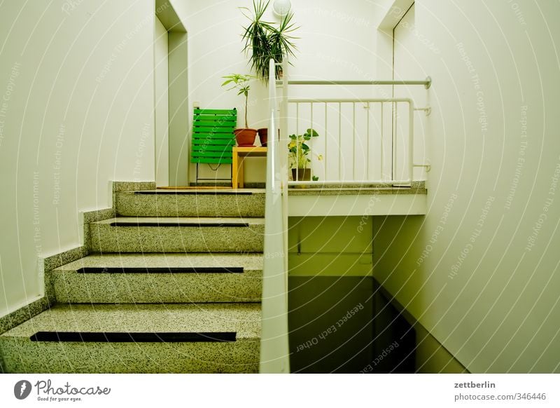 Kommen Häusliches Leben Wohnung Haus Stadtzentrum Bauwerk Gebäude Architektur Mauer Wand Treppe Tür Wohnsiedlung Treppenabsatz wallroth Wohngebiet Treppenhaus