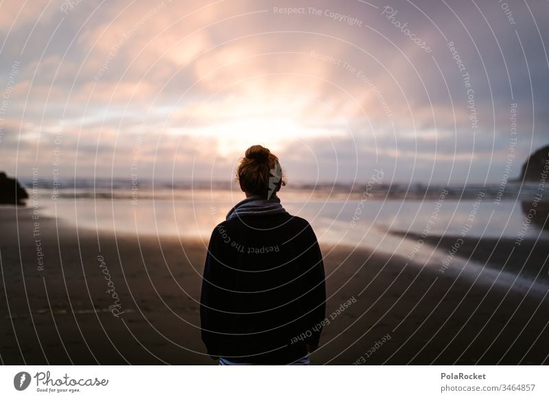 #As# Golden Morning Neuseeland Frau Ozean warten beobachten betrachten Ruhe Idylle stehen ufer Küste Strand Meer Ozeanien Weitblick genießen Ruhepunkt meditativ