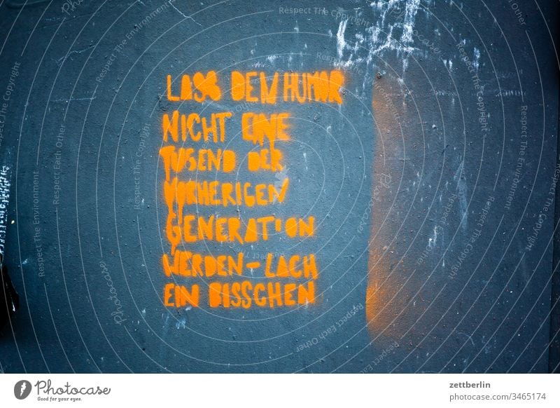 Humor außen menschenleer textfreiraum botschaft grafitti aussage kalenderspruch humor witz generation sinnspruch lachen aufforderung tugend wand mauer fläche