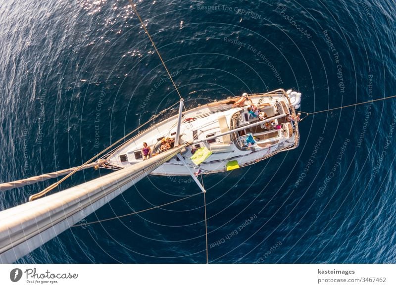 Draufsicht auf ein Segelboot MEER Boot Segelschiff reisen Wasser Schiff Segeln Ferien & Urlaub & Reisen müssen Schifffahrt Bootsfahrt Sommer Abenteuer