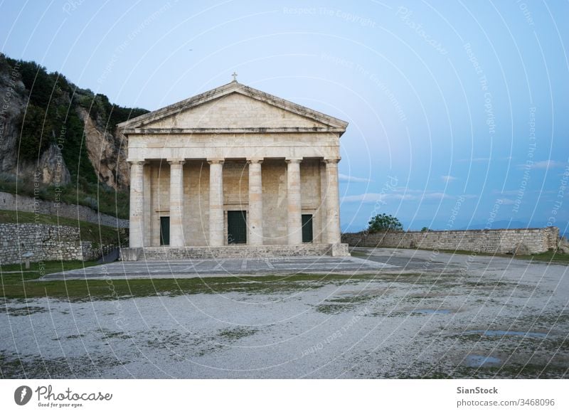 Foto der berühmten Kirche St. Georg in der alten venezianischen Festung der Insel Korfu, ionisch, Griechenland Heilige george Stadt kerkyra Architektur Gebäude