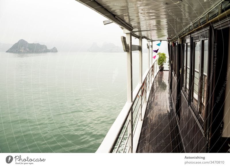 Bootsfahrt in der Ha Long Bucht, Vietnam Entfernung Weite Wellen Schichten Halong Ha-Long Felsen Stein Ferien & Urlaub & Reisen Außenaufnahme Asien Halong Bay