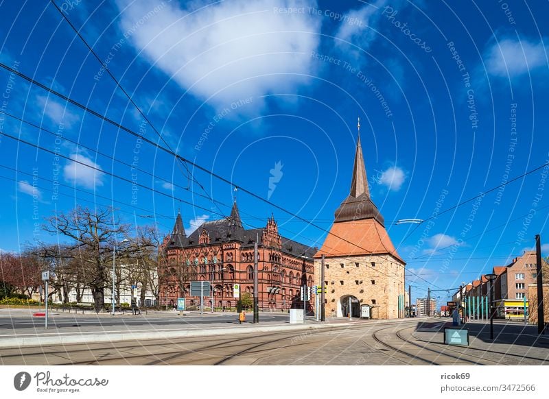 Blick auf Steintor und Ständehaus in der Hansestadt Rostock Architektur Gebäude Straße Stadt Stadttor Sehenswürdigkeit Zentrum Stadtmitte Mecklenburg-Vorpommern