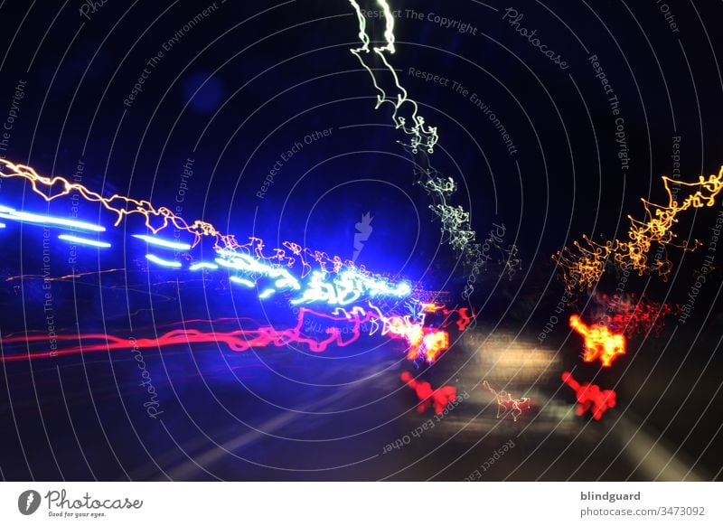This is number 666 Speed Verkehr Licht Straßenverkehr Außenaufnahme Farbfoto Menschenleer Schatten verwackelt Lichteffekt Blaulicht Einsatz Autobahn Nacht