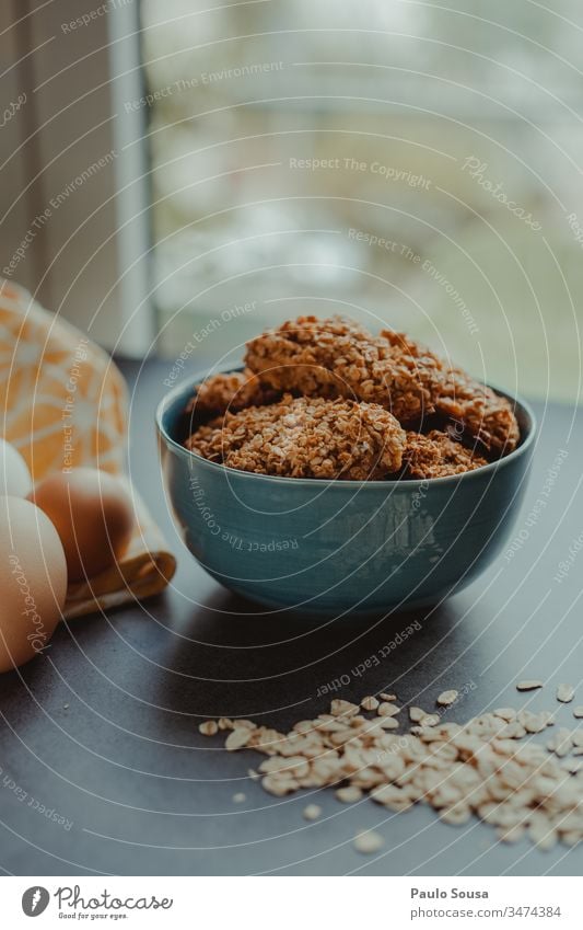 Hafer-Kekse Haferflocken Essen zubereiten Flocken Snack Haferbrei Schalen & Schüsseln Ernährung Diät Frühstück Nahaufnahme Lebensmittel natürlich Müsli