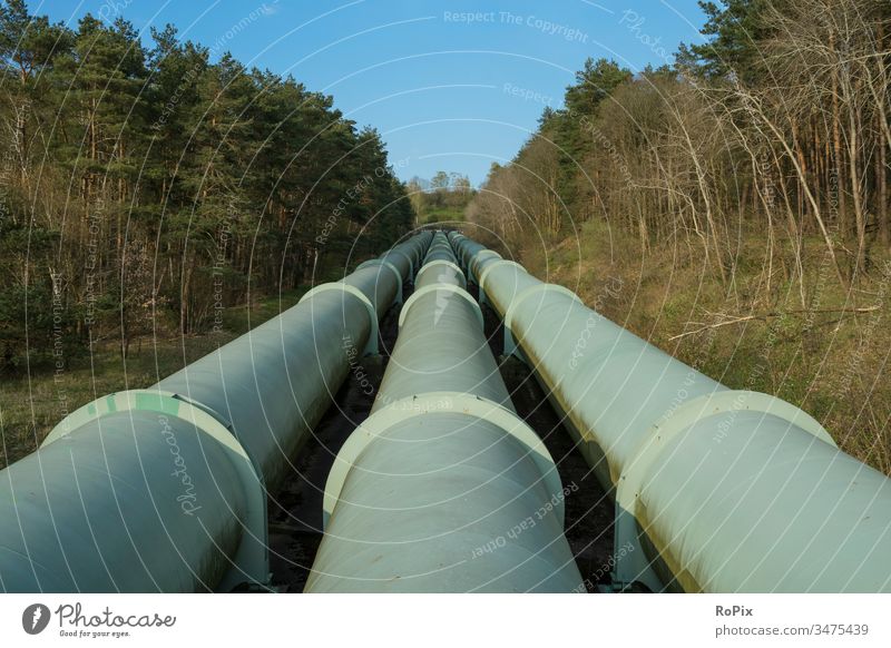 Rohrleitungen eines Pumpwasserkraftwerks. scotland Landschaft highlands Weide Schottland Schafweide England landscape Mauer Natursteinmauer Naturschutzgebiet