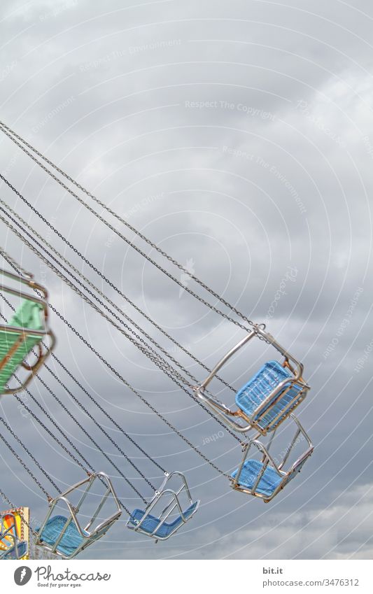 Geräusche l von Fahrtwind, Kettenrasseln und Jubel über freie Plätze. Kirmes Kettenkarussell Karussell Freude Jahrmarkt Freizeit & Hobby Geschwindigkeit