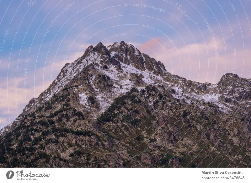 Vall d'Incles Landschaft mit dem Gipfel Alt de Juclar. Incles, Canillo, Andorra Alpen Andorra la Vella Architektur schön Schönheit blau hell canillo