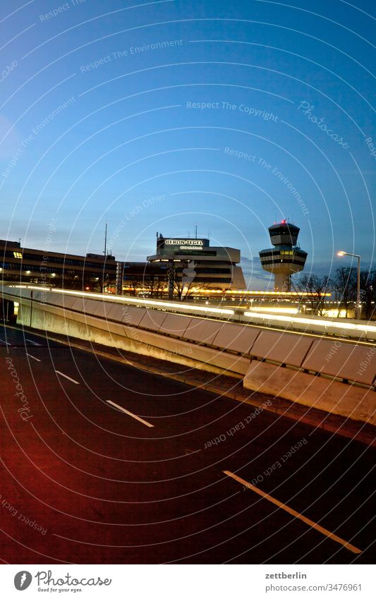 Leerer Parkplatz Flughafen Tegel abfertigung abfertigungsgebäude berlin-tegel corona covid covid19 flughafen flugplatz menschenleer otto lilienthal straße