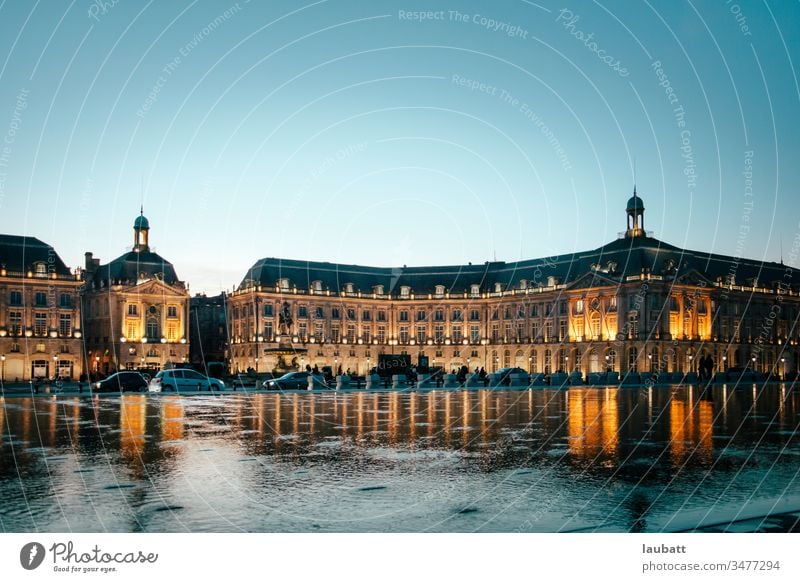 Stadtlandschaft von Bordeaux, Aquitaine, Frankreich - Landschaft von der Garonne der französischen Stadt Bordeaux Bordeaux-Wein gironde Börse Spiegel antik