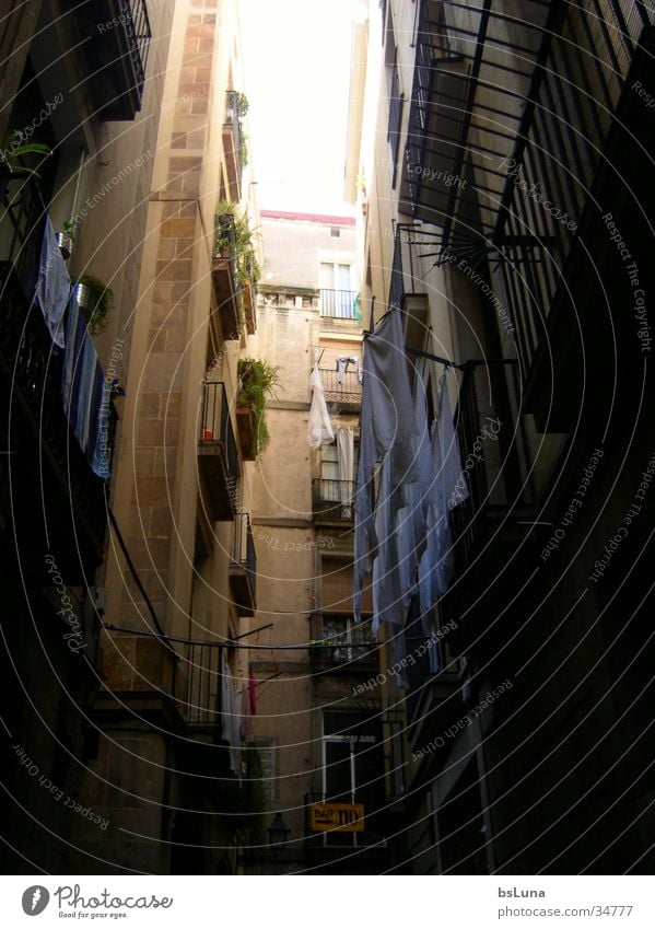 spanische Gasse Altbau Wäsche eng Süden Spanien Sommer Architektur Altstadt Sonne Schatten