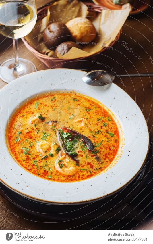 Köstliche Pilzsuppe im Teller Suppe Tomate Steinpilze Lebensmittel lecker geschmackvoll Speise Mahlzeit Abendessen Feinschmecker Küche Koch Ernährung Gesundheit