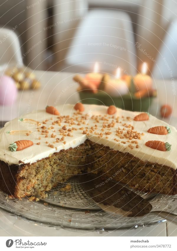 Rübli-Kuchen Karottenkuchen auf Tisch zu Ostern Ernährung Lebensmittel backen Foodfotografie Dessert Gesunde Ernährung Backwaren süß lecker